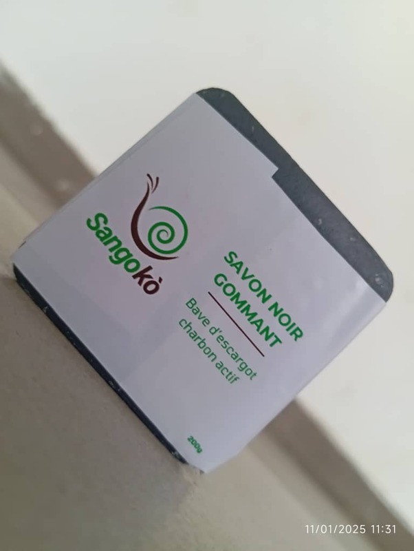 Savon Purifiant au Charbon Actif et à la Bave d'Escargot Savon Purifiant au Charbon Actif et à la Bave d'Escargot